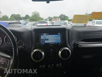 2012 Jeep Wrangler Unlimited Sahara - miniatura 11