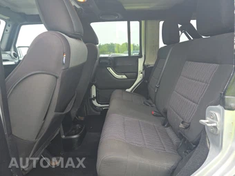 2012 Jeep Wrangler Unlimited Sahara - miniatura 13
