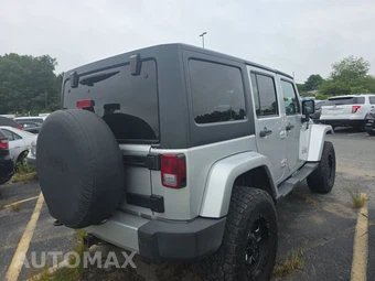 2012 Jeep Wrangler Unlimited Sahara - miniatura 4