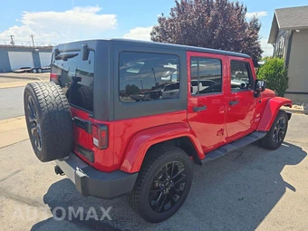 2012 Jeep Wrangler Unlimited Sahara - miniatura 3