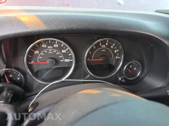 2012 Jeep Wrangler Unlimited Sahara - miniatura 12