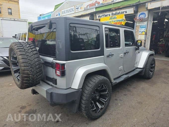 2012 Jeep Wrangler Unlimited Sahara - miniatura 3