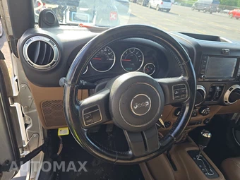 2012 Jeep Wrangler Unlimited Sahara – miniatura 10