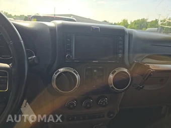 2012 Jeep Wrangler Unlimited Sahara – miniatura 11