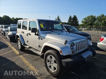 2012 Jeep Wrangler Unlimited Sahara – miniatura 3