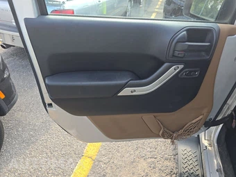 2012 Jeep Wrangler Unlimited Sahara – miniatura 9