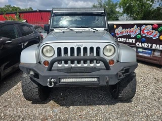 2012 Jeep Wrangler Unlimited Sahara - miniatura 2