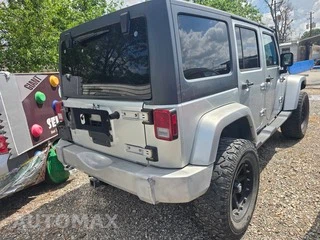 2012 Jeep Wrangler Unlimited Sahara - miniatura 4