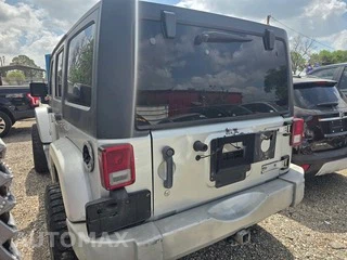 2012 Jeep Wrangler Unlimited Sahara - miniatura 5