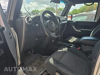 2012 Jeep Wrangler Unlimited Sahara - miniatura 6