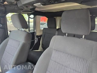 2012 Jeep Wrangler Unlimited Sahara - miniatura 7