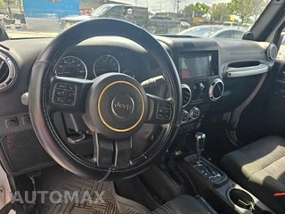 2012 Jeep Wrangler Unlimited Sahara - miniatura 9
