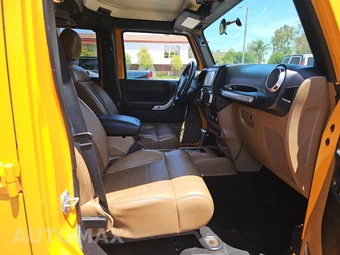 2012 Jeep Wrangler Unlimited Sahara - miniatura 8