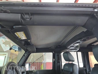 2012 Jeep Wrangler Unlimited Sport - miniatura 17