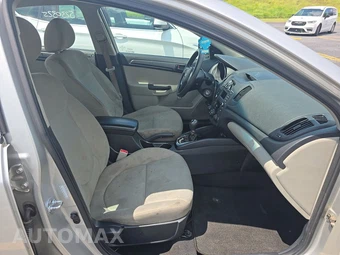 2012 Kia Forte LX Sedan – miniatura 8