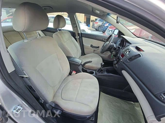 2012 Kia Forte LX Sedan – miniatura 18