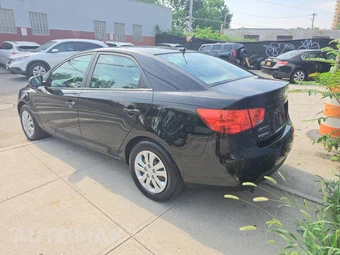 2012 Kia Forte LX Sedan – miniatura 6