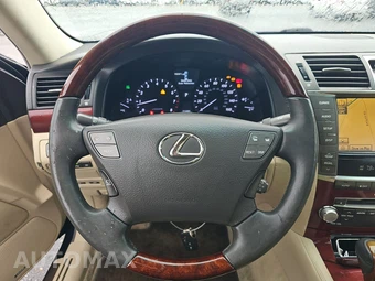 2012 Lexus LS 460 – miniatura 10