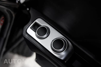 2012 McLaren MP4-12C – miniatura 17