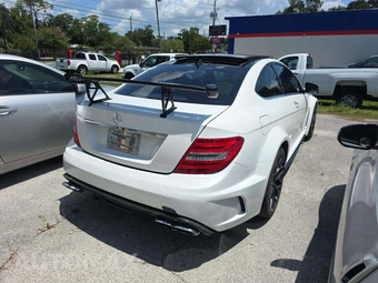 2012 Mercedes-Benz AMG C 63 Coupe - miniatura 3