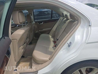 2012 Mercedes-Benz C 250 Sedan - miniatura 13