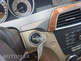 2012 Mercedes-Benz C 250 Sedan - miniatura 8