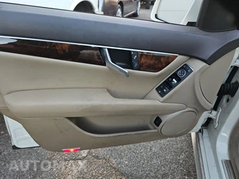 2012 Mercedes-Benz C 250 Sedan – miniatura 9