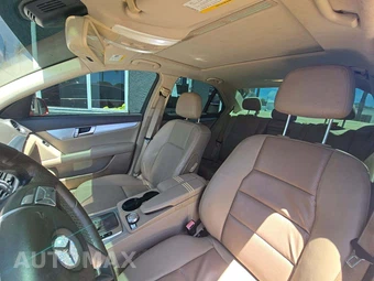 2012 Mercedes-Benz C 250 Sedan – miniatura 11