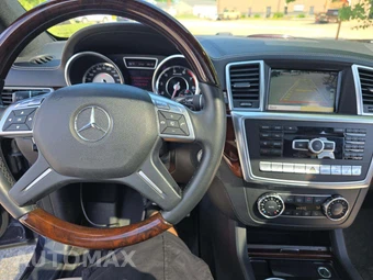 2012 Mercedes-Benz ML 63 AMG – miniatura 10