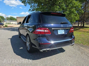 2012 Mercedes-Benz ML 63 AMG – miniatura 2