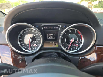 2012 Mercedes-Benz ML 63 AMG – miniatura 9