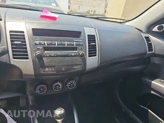 2012 Mitsubishi Outlander SE – miniatura 11