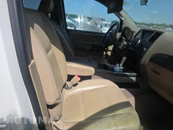 2012 Nissan Armada SV - miniatura 2