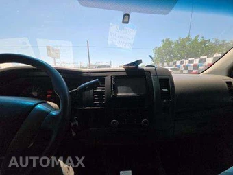 2012 Nissan NV2500 HD Cargo S High Roof 146.1" WB - miniatura 10