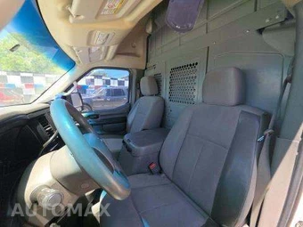 2012 Nissan NV2500 HD Cargo S High Roof 146.1" WB - miniatura 13