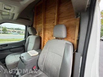 2012 Nissan NV2500 HD Cargo S High Roof 146.1" WB - miniatura 16
