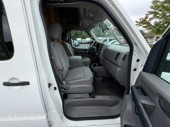 2012 Nissan NV2500 HD Cargo S High Roof 146.1" WB - miniatura 24