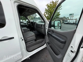 2012 Nissan NV2500 HD Cargo S High Roof 146.1" WB - miniatura 25