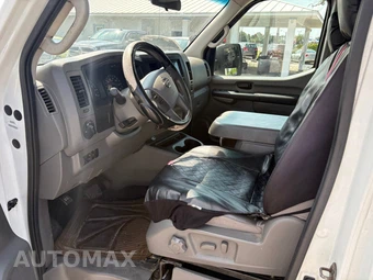 2012 Nissan NV2500 HD Cargo SV Standard Roof 146.1" WB - miniatura 6