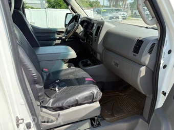 2012 Nissan NV2500 HD Cargo SV Standard Roof 146.1" WB - miniatura 9