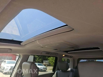 2012 Nissan Quest SL 118.1" WB - miniatura 11