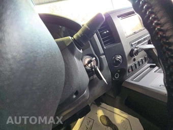 2012 Nissan TITAN PRO-4X Crew Cab Short Bed - miniatura 8