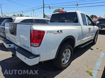 2012 Nissan TITAN PRO-4X Extended Cab Medium Bed – miniatura 3