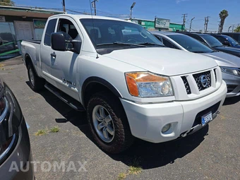 2012 Nissan TITAN PRO-4X Extended Cab Medium Bed – miniatura 4