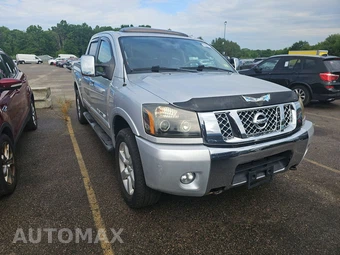 2012 Nissan TITAN SL Crew Cab Short Bed - miniatura 3