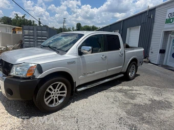 2012 Nissan TITAN SL Crew Cab Short Bed - miniatura 3