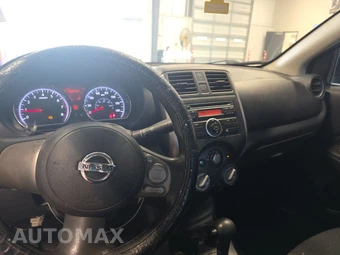 2012 Nissan Versa 1.6 SV Sedan – miniatura 11