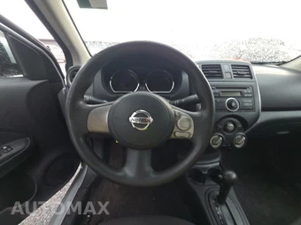 2012 Nissan Versa 1.6 SV Sedan – miniatura 10