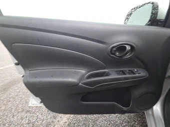 2012 Nissan Versa 1.6 SV Sedan – miniatura 9