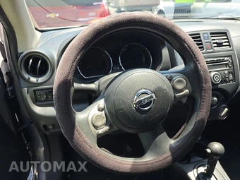 2012 Nissan Versa 1.6 SV Sedan – miniatura 10
